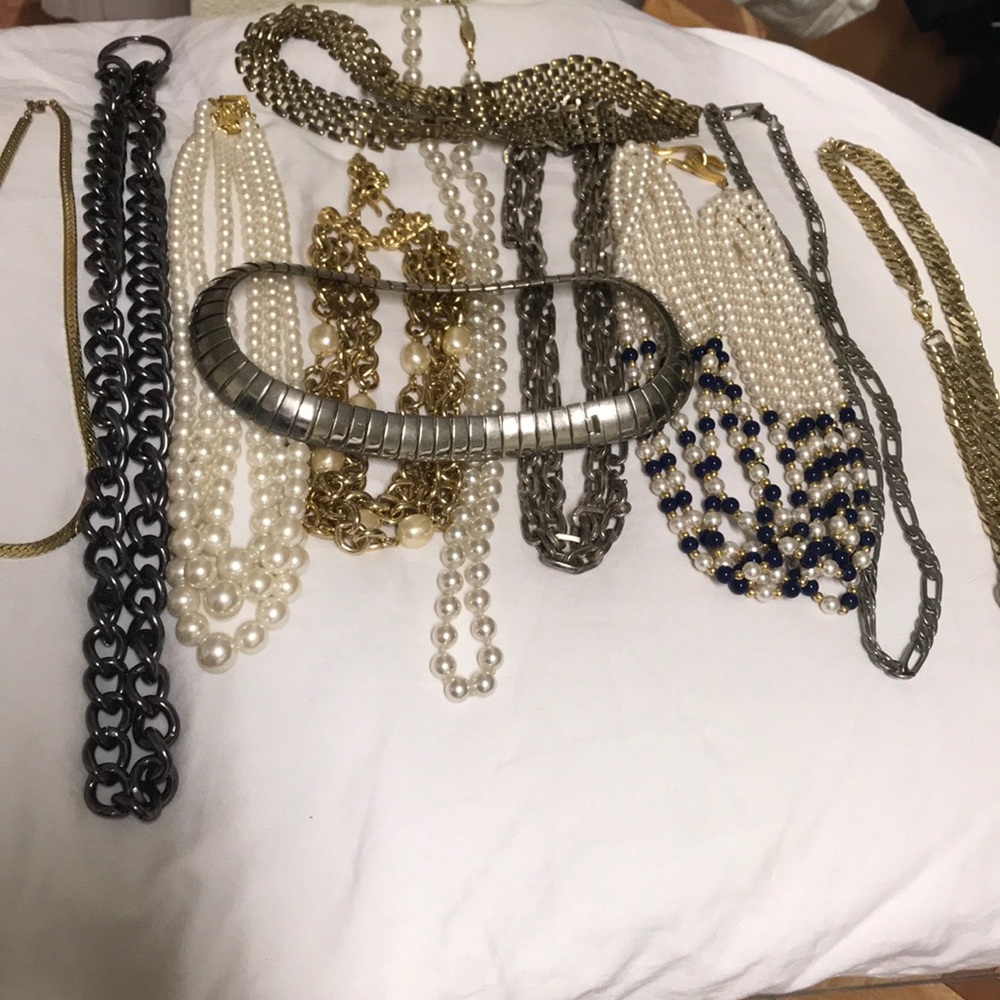 17 necklaces - Picture 3 of 3